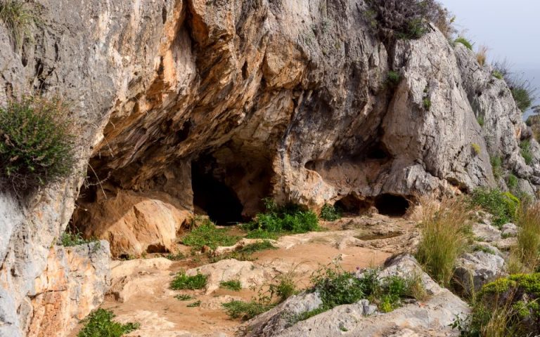 5 σπήλαια για το καλοκαίρι