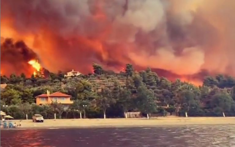 Ασύλληπτες εικόνες καταστροφής στην Εύβοια (βίντεο)