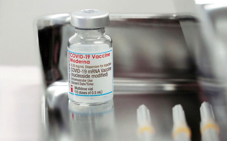 Εμβόλιο Moderna: Έρευνα μετά την απόσυρση ελαττωματικής παρτίδας