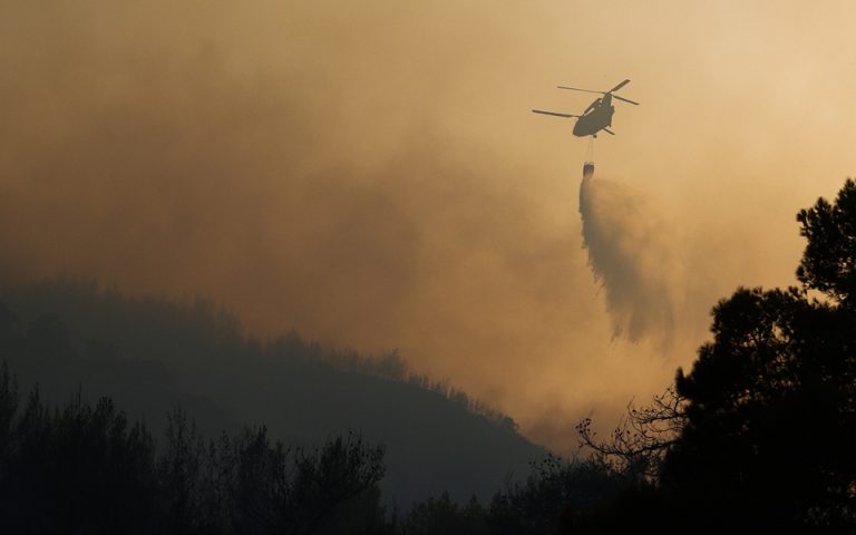 Φωτιά στην Ηλεία: Μάχη για τρίτη ημέρα με τις φλόγες – Εκκενώσεις οικισμών και στη Μάνη
