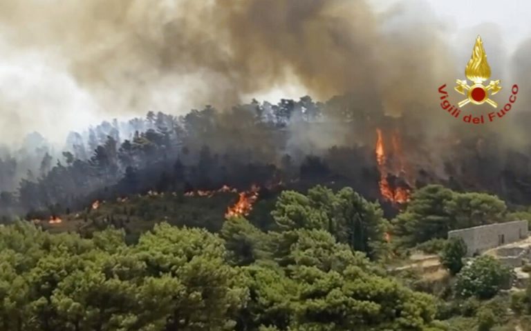 Ιταλία: Πυρκαγιά εκδηλώθηκε ανατολικά της Ρώμης, απομακρύνονται κάτοικοι
