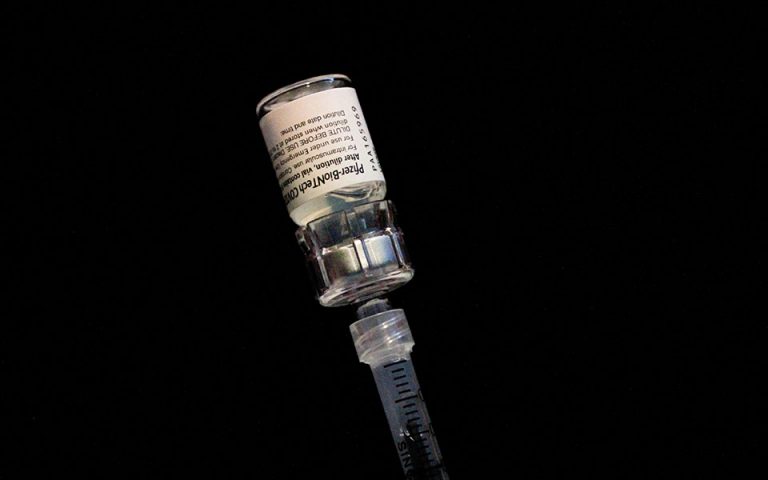Εμβόλιο Pfizer: Τι σημαίνει η πλήρης έγκριση από τον FDA