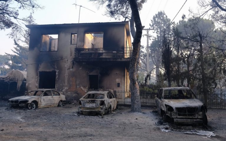 Φωτιά στη Βαρυμπόμπη: Το μέγεθος της καταστροφής σε εικόνες