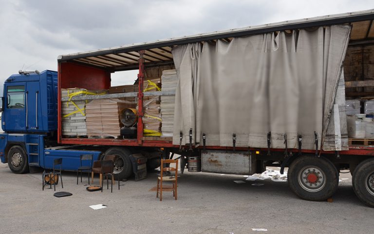 Ασπρόπυργος: Στα «δίχτυα» της ΕΛ.ΑΣ. φορτηγό με 165.000 πακέτα λαθραίων τσιγάρων