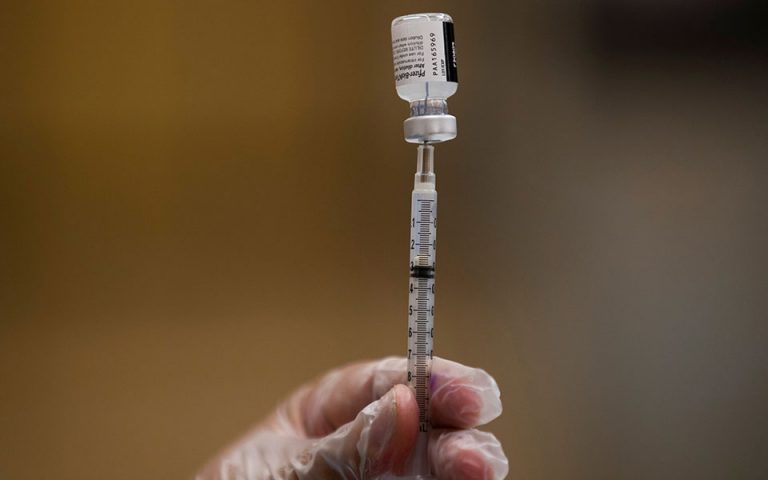 Washington Post: Οι ΗΠΑ θα αγοράσουν εκατ. δόσεις του εμβολίου Pfizer για δωρεές