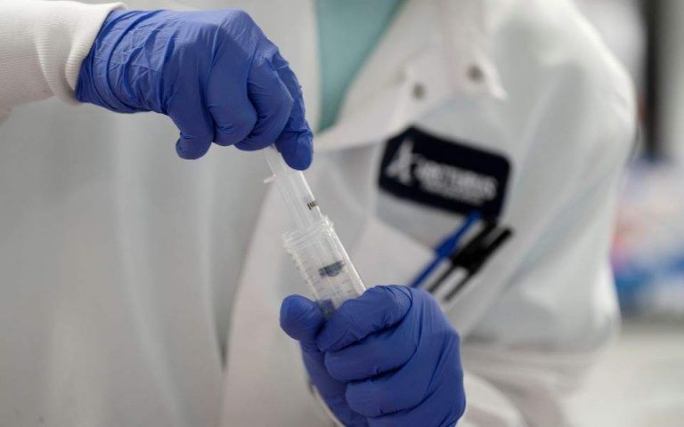 Εμβολιασμός: «Καμπανάκι» των ειδικών για τους άνω των 65