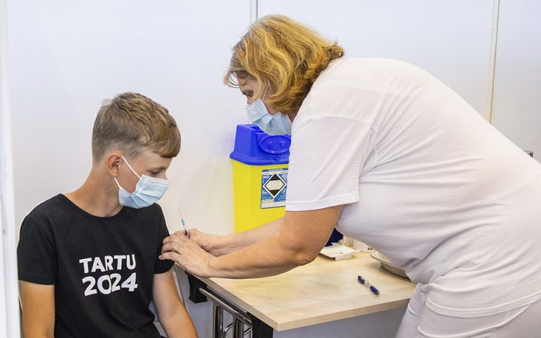 Κορωνοϊός: Εμβόλιο στα αγόρια, γιατί οι ειδικοί λένε «ναι»
