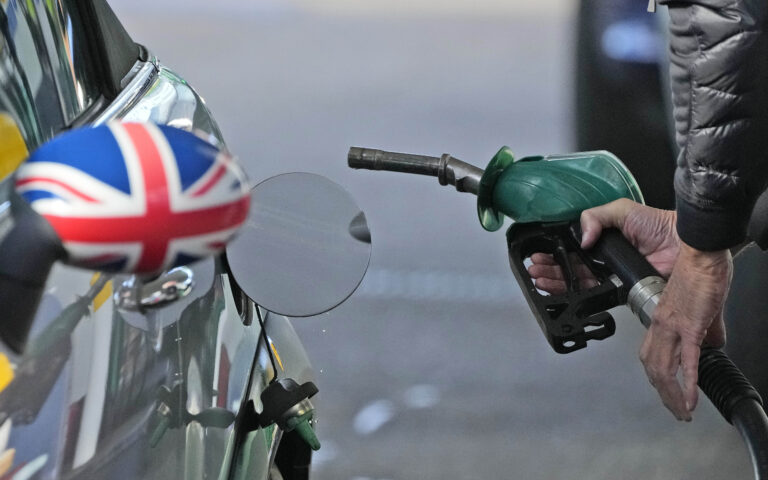 Βρετανία: Μετριάζονται οι ελλείψεις στα πρατήρια καυσίμων, υποστηρίζουν οι πετρελαϊκές εταιρείες