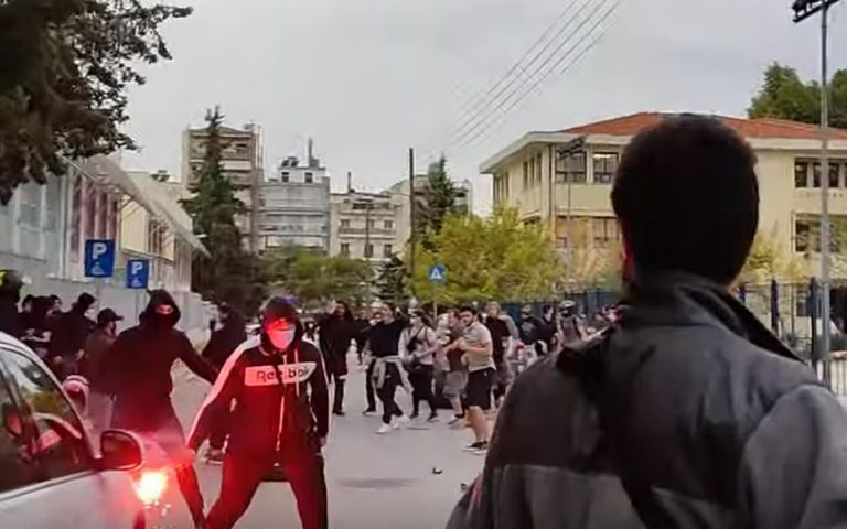 Θεσσαλονίκη: Άγρια επεισόδια έξω από σχολείο στη Σταυρούπολη (βίντεο)