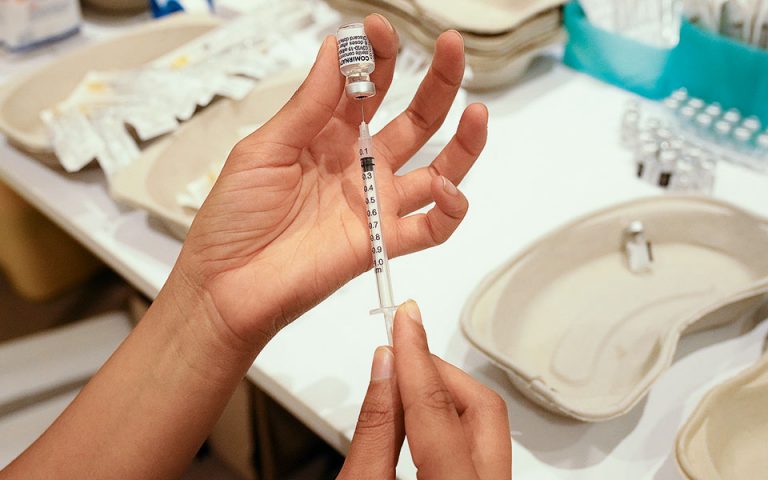 Πλαστά πιστοποιητικά εμβολιασμού: Ξετυλίγεται πανελλαδικά το κουβάρι της μεγάλης απάτης