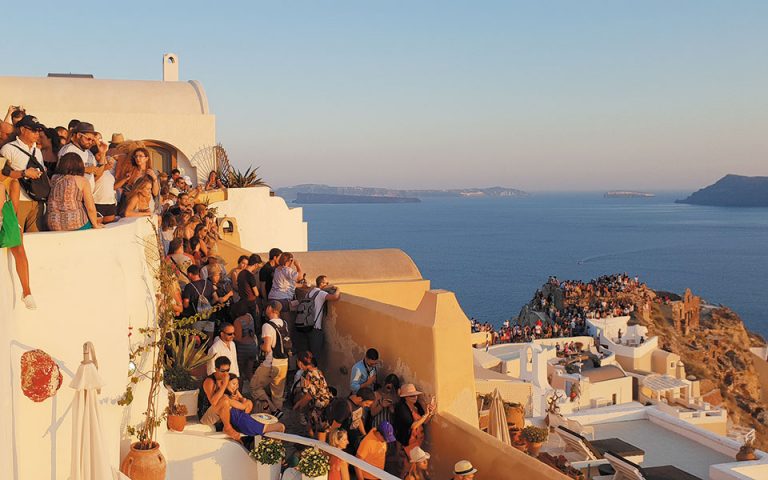 Stress test για τα ελληνικά νησιά ο υπερτουρισμός