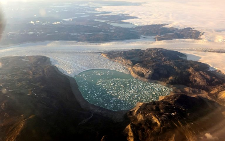 Γροιλανδία: Οι πάγοι λιώνουν με δραματικό ρυθμό (εικόνες)