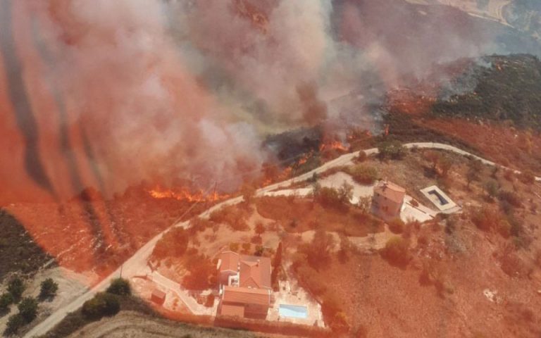 Κύπρος: Ανεξέλεγκτη η φωτιά στην επαρχία Πάφου – Εκκενώνονται οικισμοί
