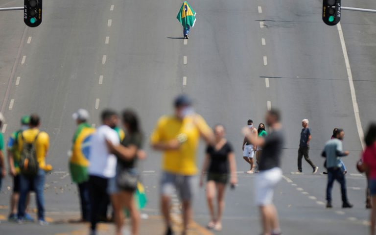 Βραζιλία: Έσπασαν την περίμετρο ασφαλείας οι οπαδοί του Μπολσονάρο – Φόβοι για «νέο Καπιτώλιο» στη Μπραζίλια