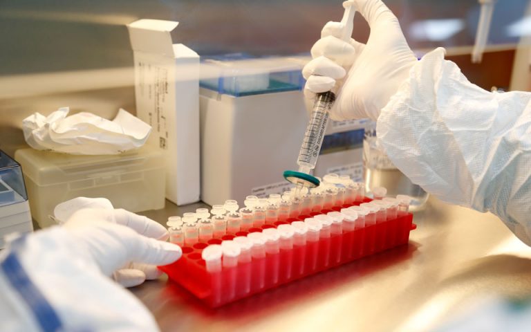Pfizer: Ξεκίνησε τη δοκιμή ενός mRNA αντιγριπικού εμβολίου