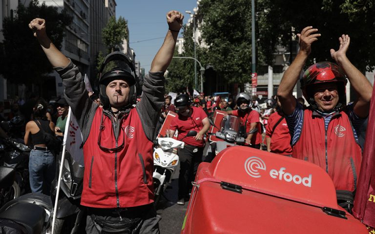 efood: 24ωρη απεργία και μοτοπορεία από τους διανομείς