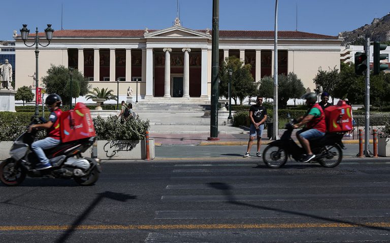 Ηλιόπουλος: Οικονόμου και Χατζηδάκης «πουλάνε τρέλα» για την efood