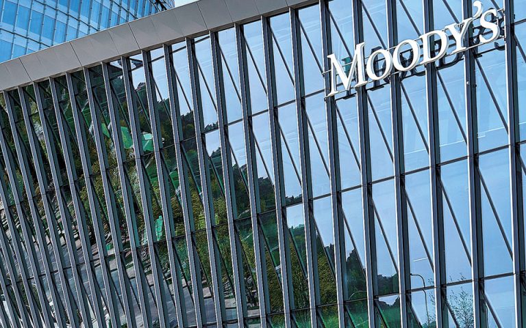 Moody’s: Αναβαθμίζει και τις τέσσερις ελληνικές τράπεζες