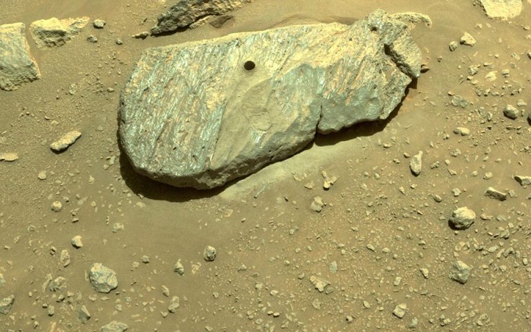 Το Perseverance συνέλεξε το πρώτο πέτρινο δείγμα από τον Άρη