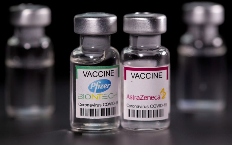 Κορωνοϊός – Εμβόλια: Ανοίγει ο δρόμος για τρίτη δόση Pfizer και AstraZeneca στη Βρετανία