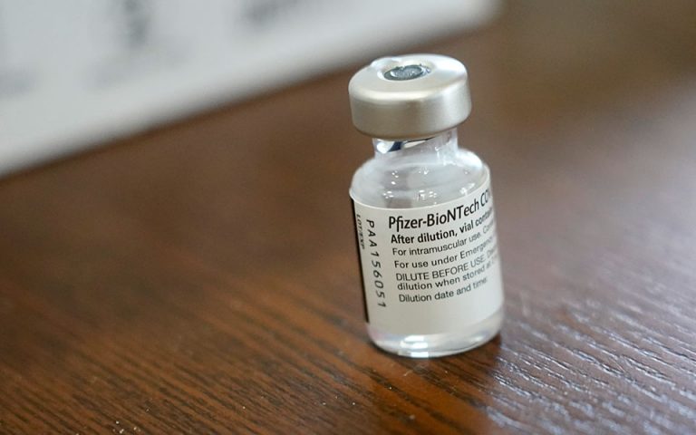 Τρίτη δόση Pfizer: «Αρχές Οκτωβρίου» αναμένεται η απόφαση του EMA