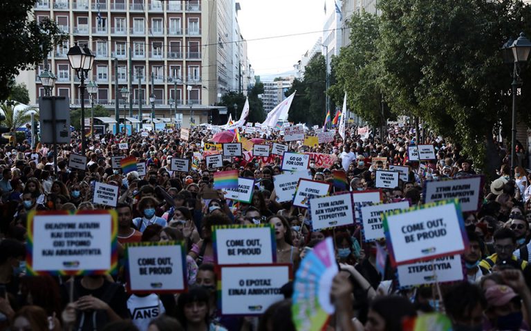 Athens Pride: Ολοκληρώθηκε η πορεία προς τη Βουλή (εκόνες)