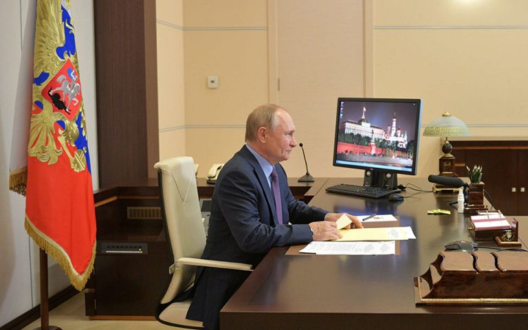 Επικεφαλής Sputnik V: Αρκεί μια εβδομάδα αυτοαπομόνωσης για τον Πούτιν