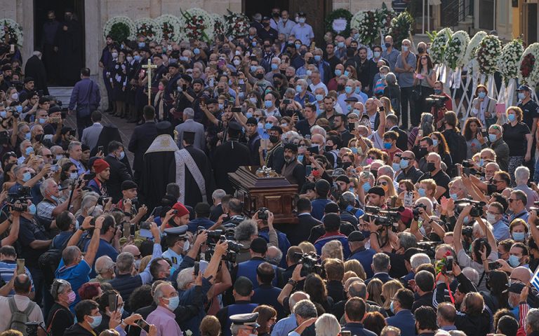 Κηδεία Μίκη Θεοδωράκη: Αποχαιρετισμός με ριζίτικα στον Γαλατά Χανίων