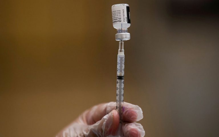 Απόπειρα δωροδοκίας στο εμβολιαστικό κέντρο Περιστερίου: Αναγνωρίστηκε ο 31χρονος