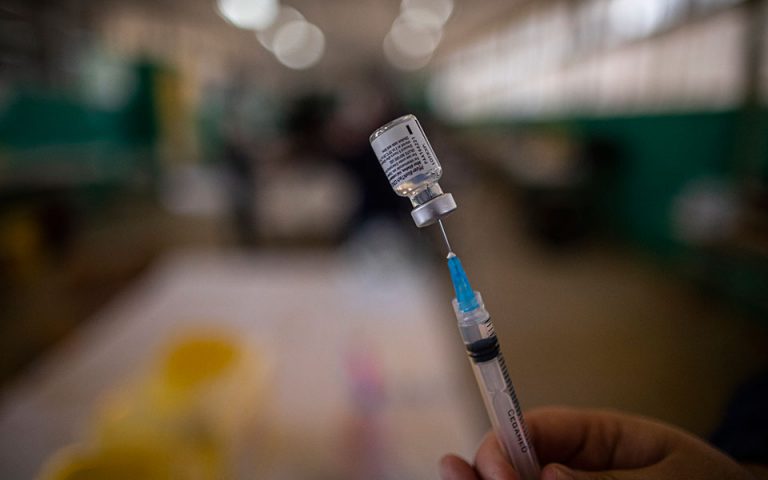 Εμβόλιο: Η ΕΕ επανεξετάζει περιπτώσεις σπάνιας φλεγμονής
