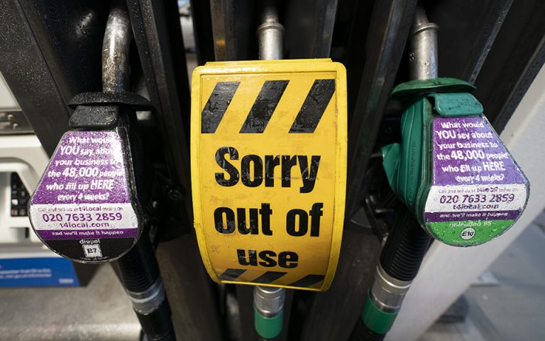 Βρετανία-καύσιμα: Ο πανικός «στράγγιξε» έως και το 90% των αντλιών βενζίνης σε πρατήρια καυσίμων