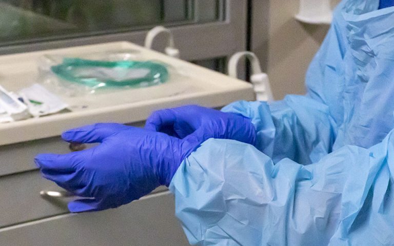 Επιδόθηκαν σε υγειονομικούς τα πρώτα φύλλα αναστολής καθηκόντων – Έκκληση της ΠΟΕΔΗΝ για εμβολιασμό