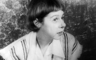 Η Κάρσον Μακάλερς (1917-1967) την εποχή που έγραφε το πρώτο της μυθιστόρημα, «Η καρδιά κυνηγάει μονάχη». (CARL VAN VECHTEN)