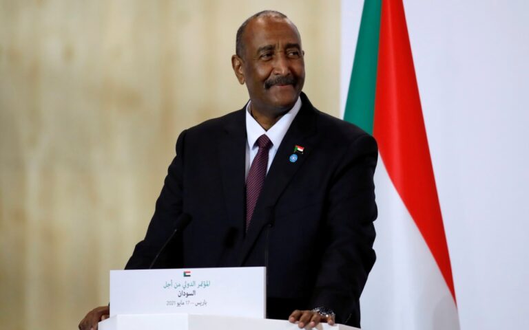 Πραξικόπημα στο Σουδάν: Ο στρατηγός Μπουρχάν είπε πως εκδιώχθηκε η κυβέρνηση για να αποτραπεί εμφύλιος