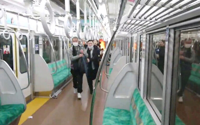 Ιαπωνία: Με κοστούμι «Τζόκερ» ο δράστης της επίθεσης σε βαγόνι τρένου