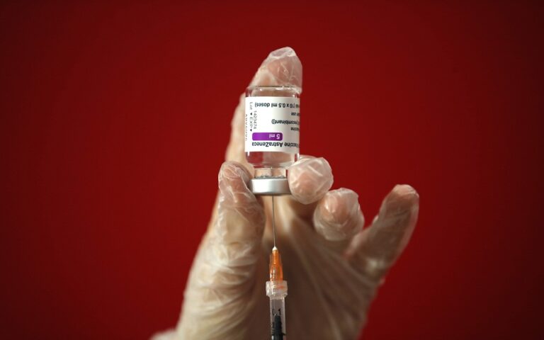 Εμβολιασμοί: Μεγάλο το χάσμα σε ποσοστά ανοσίας και κρουσμάτων μεταξύ Ανατολής και Δύσης στην Ε.Ε.