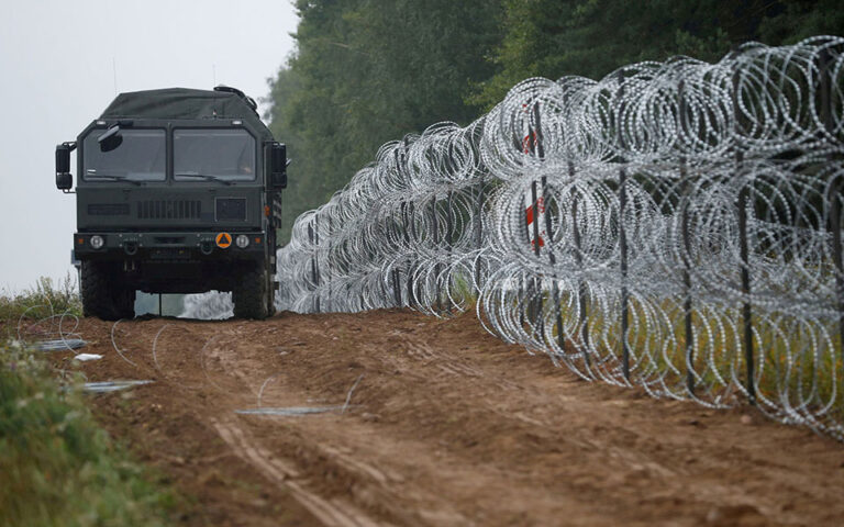 Προσφυγικό: Πολωνικό τείχος στα σύνορα με Λευκορωσία
