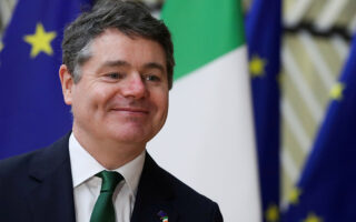Έπειτα από «λεπτομερείς συζητήσεις, η κυβέρνηση ενέκρινε τη σύστασή μου η Ιρλανδία να ενταχθεί στη διεθνή συναίνεση» για τη φορολογία, δήλωσε ο υπουργός Οικονομικών Πασκάλ Ντόνοχιου. Reuters