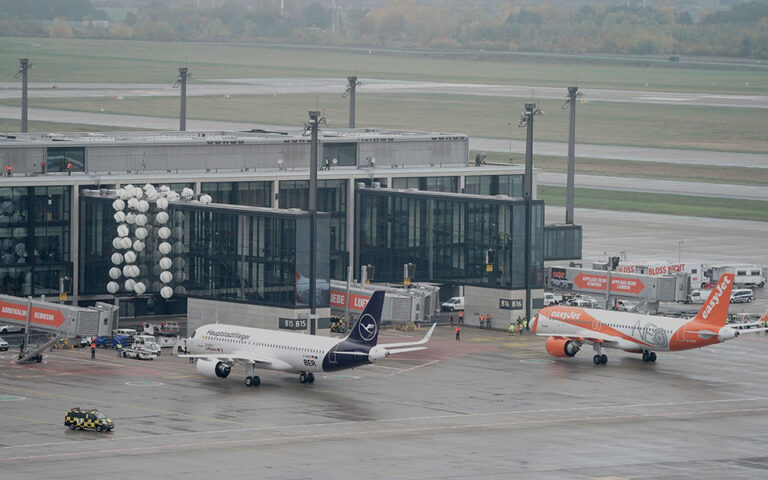 Βερολίνο: Χάος στο αεροδρόμιο το Σαββατοκύριακο λόγω των ελέγχων Covid
