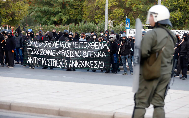 Θεσσαλονίκη: Ένταση στην αντιφασιστική πορεία στη Σταυρούπολη