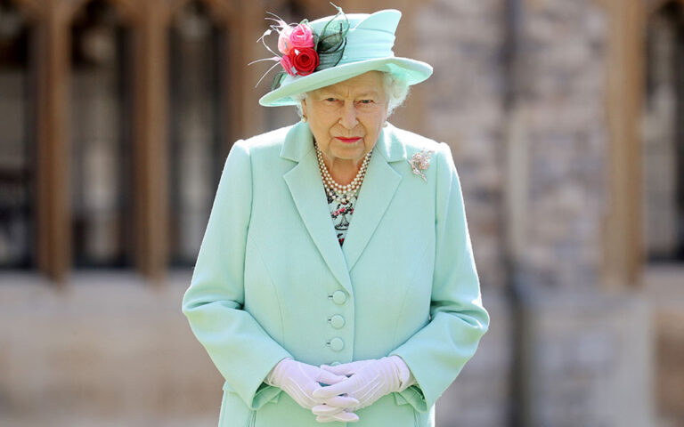 Βασίλισσα Ελισάβετ για Ντέσμοντ Τούτου: Yπερασπίστηκε άοκνα τα ανθρώπινα δικαιώματα σε όλον τον κόσμο