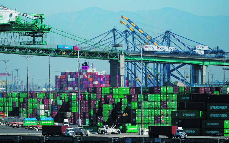 Εργασία σε 24ωρη βάση για να φύγουν τα εμπορεύματα από τα λιμάνια των ΗΠΑ