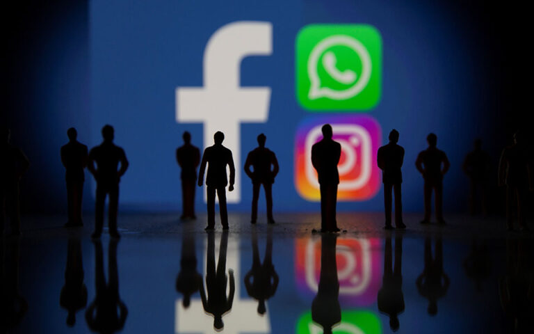 Facebook: Στη δίνη σκανδάλων και πρωτοφανούς μπλακ άουτ