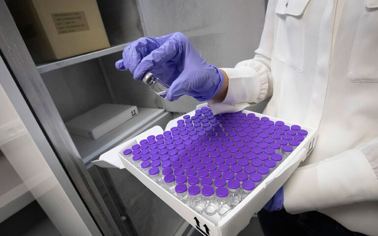Εμβόλια Covid: Λιγότερο αποτελεσματικά στους ασθενείς με πολλαπλό μυέλωμα, δείχνει έρευνα