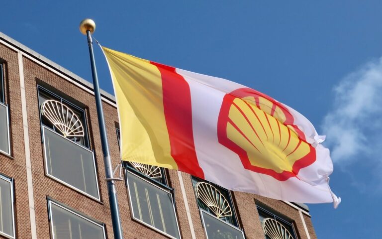 Royal Dutch Shell: Μεταφέρει στο Λονδίνο τη φορολογική έδρα της