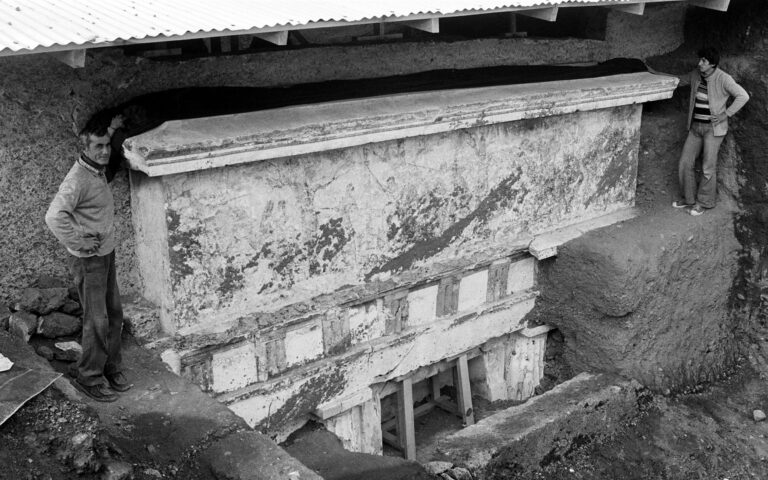 Η ανακάλυψη των τάφων στη Βεργίνα