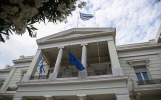 Ο ψηφιακός μετασχηματισμός βασικών υπηρεσιών, που δρομολογείται από το υπουργείο Εξωτερικών, έχει ως στόχο τη γρήγορη και χωρίς ταλαιπωρία εξυπηρέτηση των Ελλήνων του εξωτερικού (Φωτ. ΙΝΤΙΜΕ).