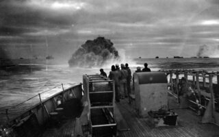 Απρίλιος 1943, Βόρειος Ατλαντικός. Απόπειρα εξουδετέρωσης γερμανικού υποβρυχίου με βόμβες βυθού.