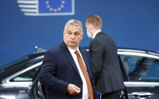 Ο Ούγγρος πρωθυπουργός Βίκτορ Ορμπαν. Αφότου έγινε μέλος της Ευρωπαϊκής Ενωσης, η χώρα του έχει εξασφαλίσει ευρωπαϊκά κονδύλια 68 δισ. ευρώ. (EPA / JOHANNA GERON)