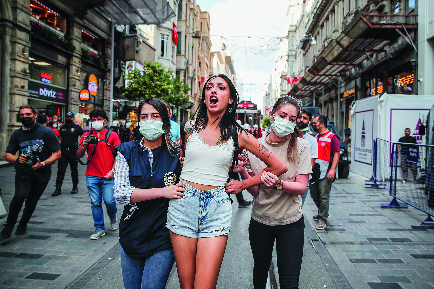 Стамбул гайс моды последняя версия. Стамбульские девушки. Стамбул девушки на улице. Девушка из Стамбула. Русские девушки в Стамбуле.